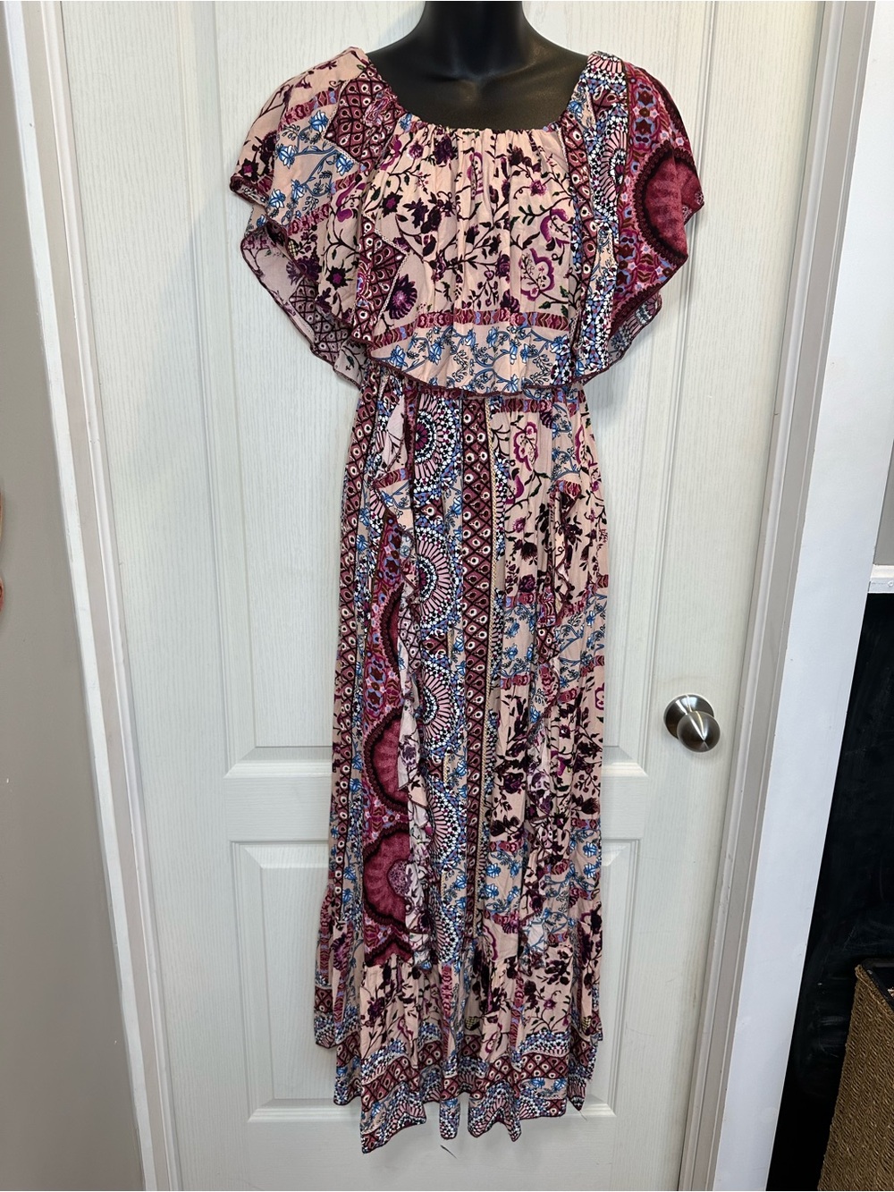 Jaase Boho Pink Floral Maxi Dress sz S
ruffle off shoulder flounce tiered skirt